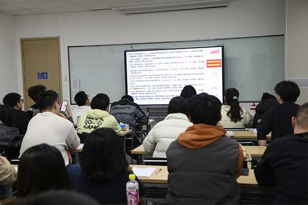 南宁公务员考试培训机构哪个好？怎么收费？