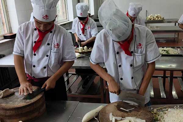 保定虎振厨师技校地址在哪个区？