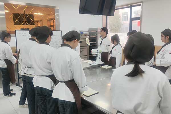 保定西点学校哪个好